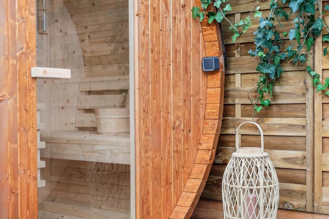 Suite Luxueuse Avec Jardin Prive Sauna Et Jacuzzi Paris Apartment