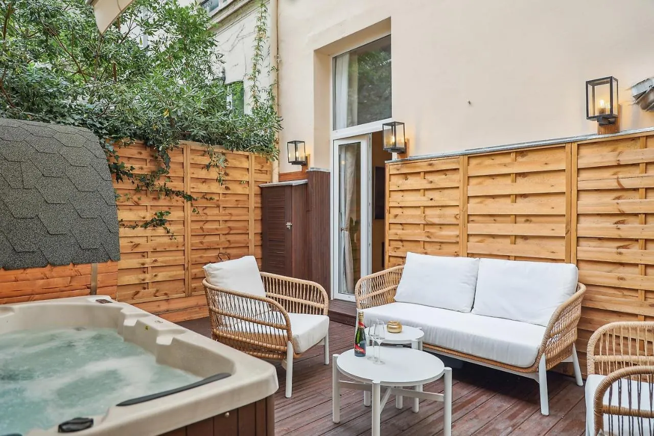 Suite Luxueuse Avec Jardin Prive Sauna Et Jacuzzi Paris Apartment