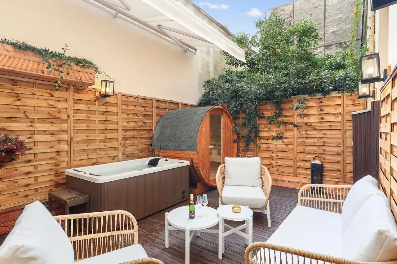 Suite Luxueuse Avec Jardin Prive Sauna Et Jacuzzi Paris France