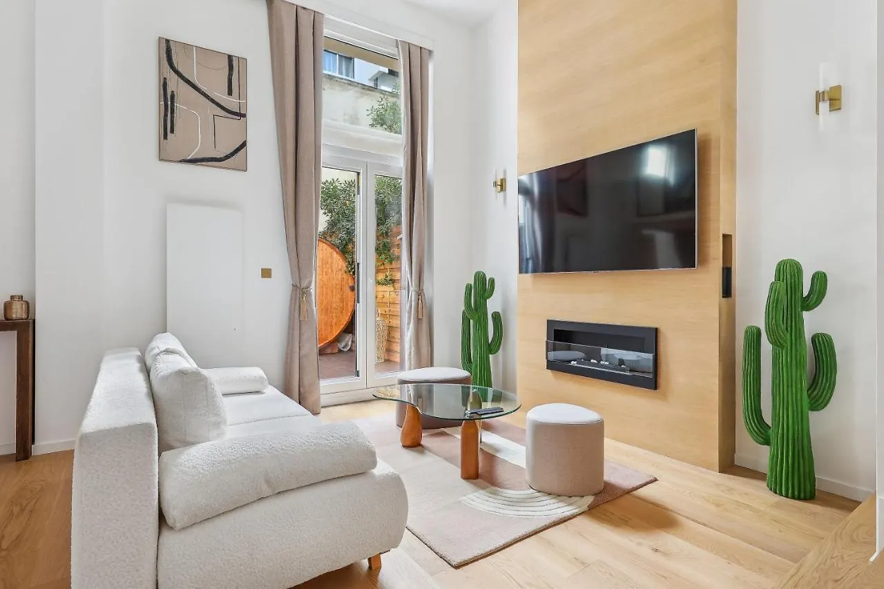 Suite Luxueuse Avec Jardin Prive Sauna Et Jacuzzi Paris France