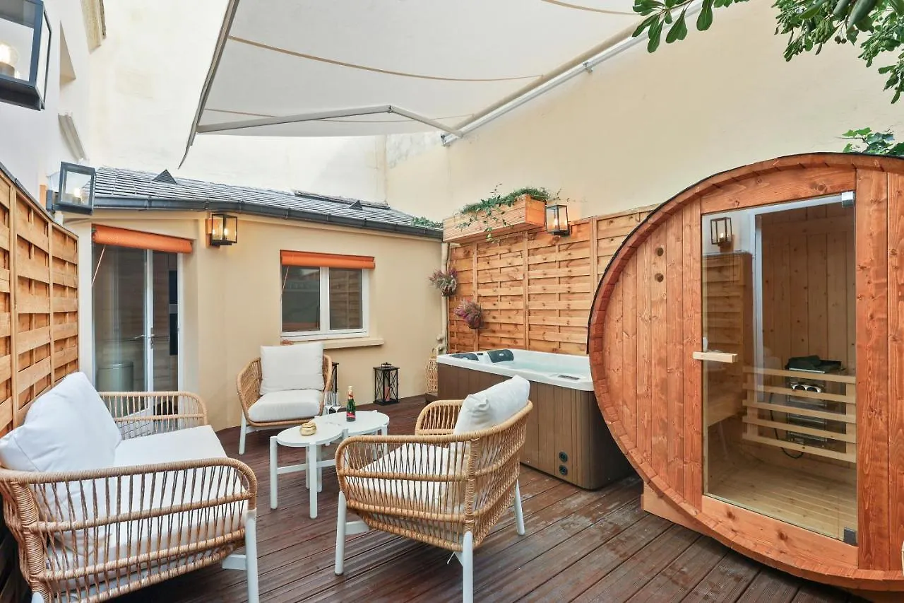 Suite Luxueuse Avec Jardin Prive Sauna Et Jacuzzi Paris 0*,  France